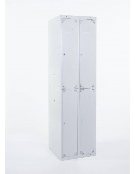 Bloque de 4 taquillas cerradas. Alto 180 cm. Ancho 80 cm. Fondo 50 cm.